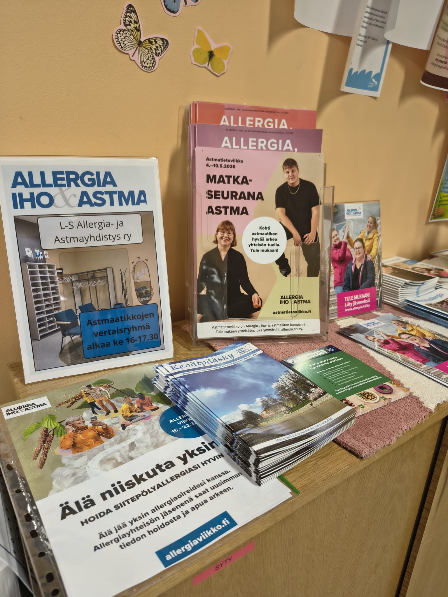 Yhdistyksen materiaaleja Sytyn aulassa. 