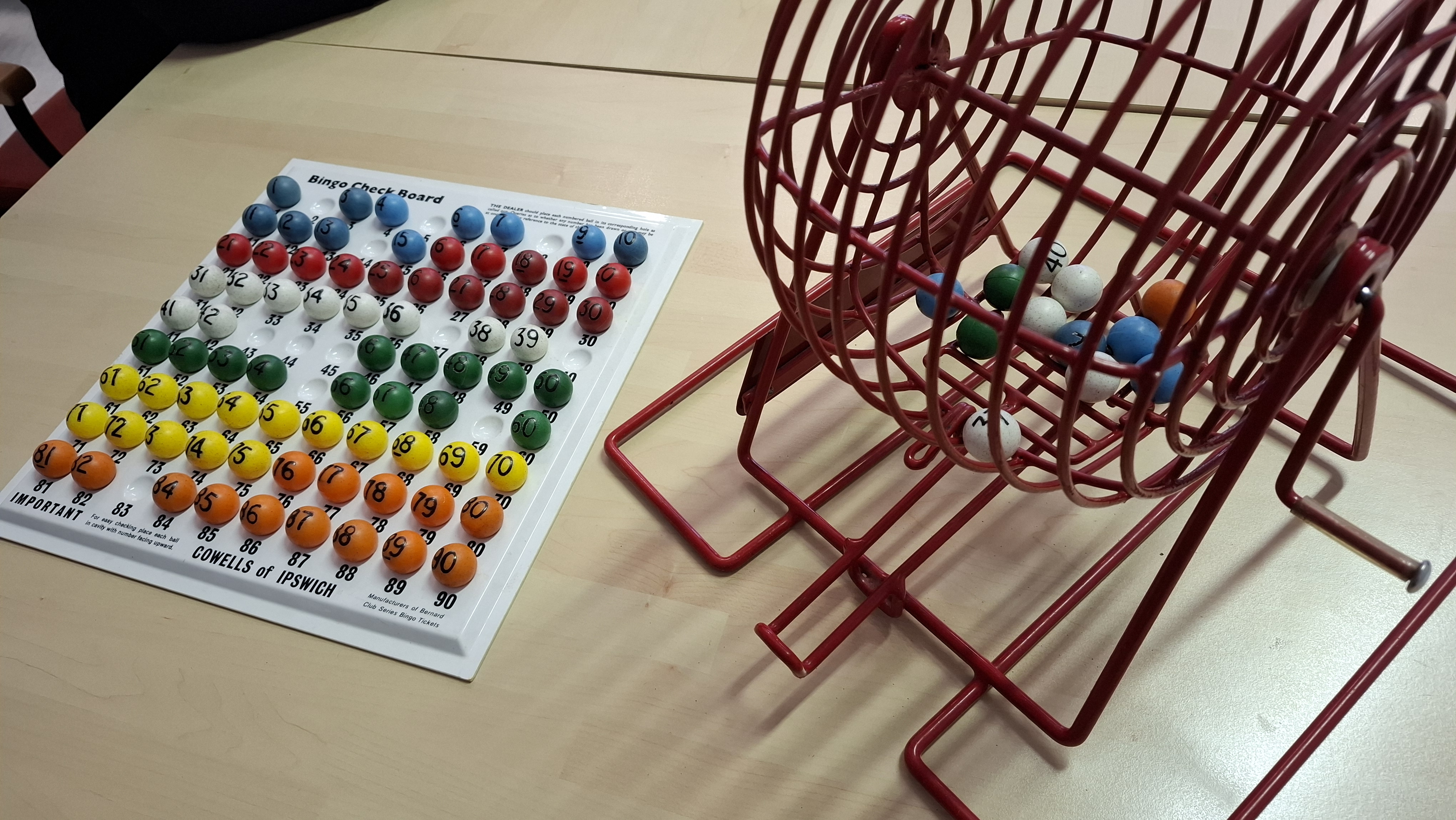 Bingokone ja palloja